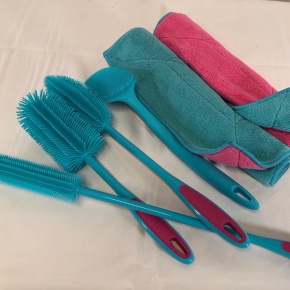KOCHBLUME 4 Pc Silicone Brush Set with 2 Microfibe